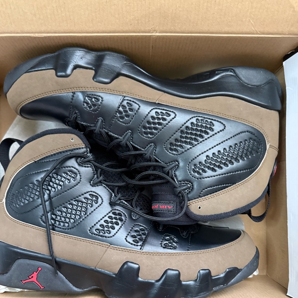 Jordan Men's Black and Tan retro 9s